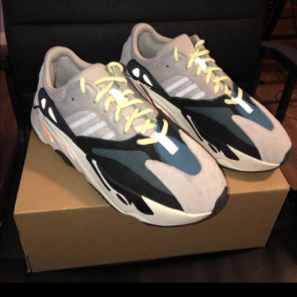 Yeezy boost 700 waverunner size 10(DS)